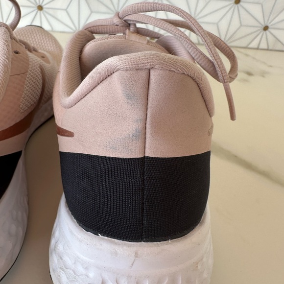 Nike Women's Revolution 5 Athletic Shoe-BQ3207-600, Size 9.5 - Picture 7 of 10